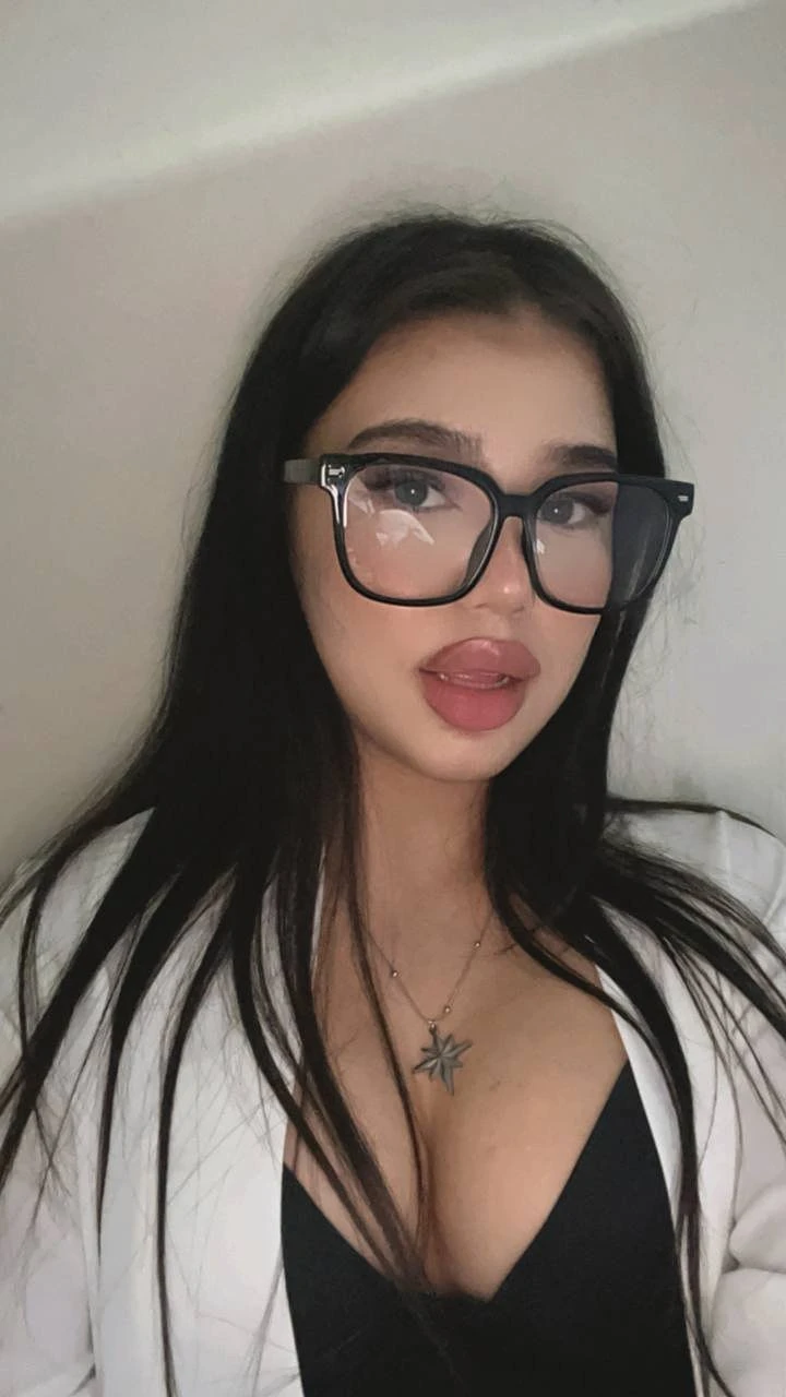 Evelyn Kazakh girl GFE – Kazakhstani escort in Hong Kong — 3 / 9