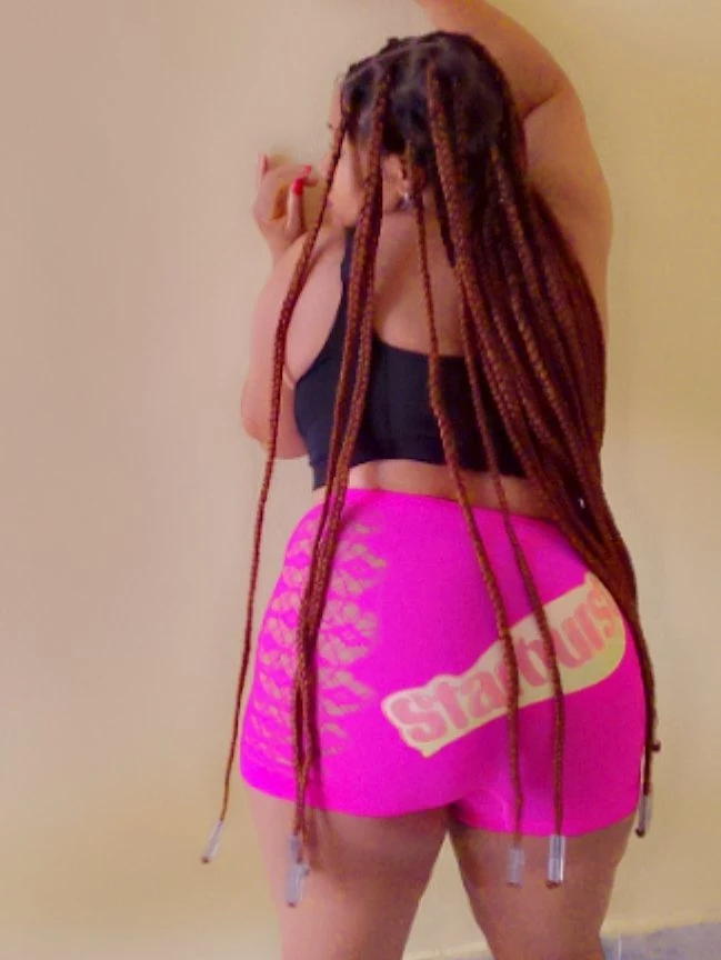 Alicia – Equatorial Guinean escort in N'Djamena — 2 / 8