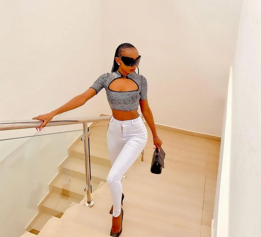 Erica_Cody – Kenyan escort in Bangalore — 3 / 7
