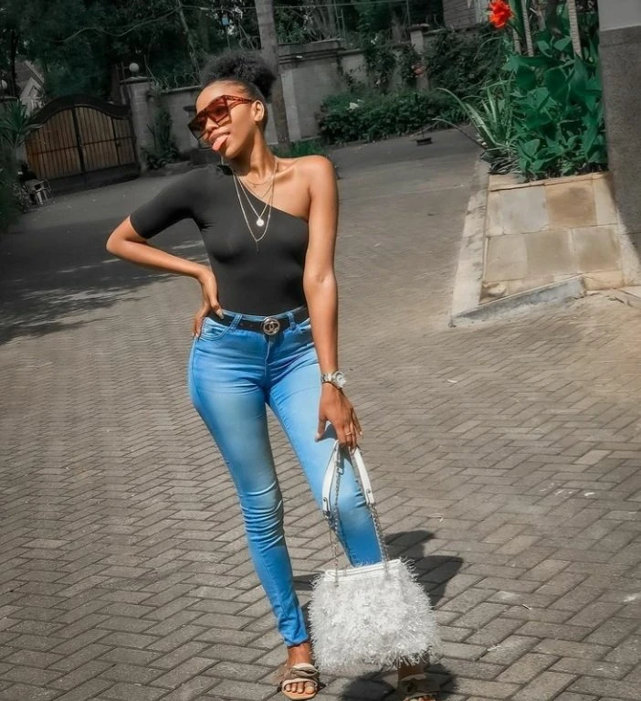 Fine Girl – escort in Bangalore — 4 / 5