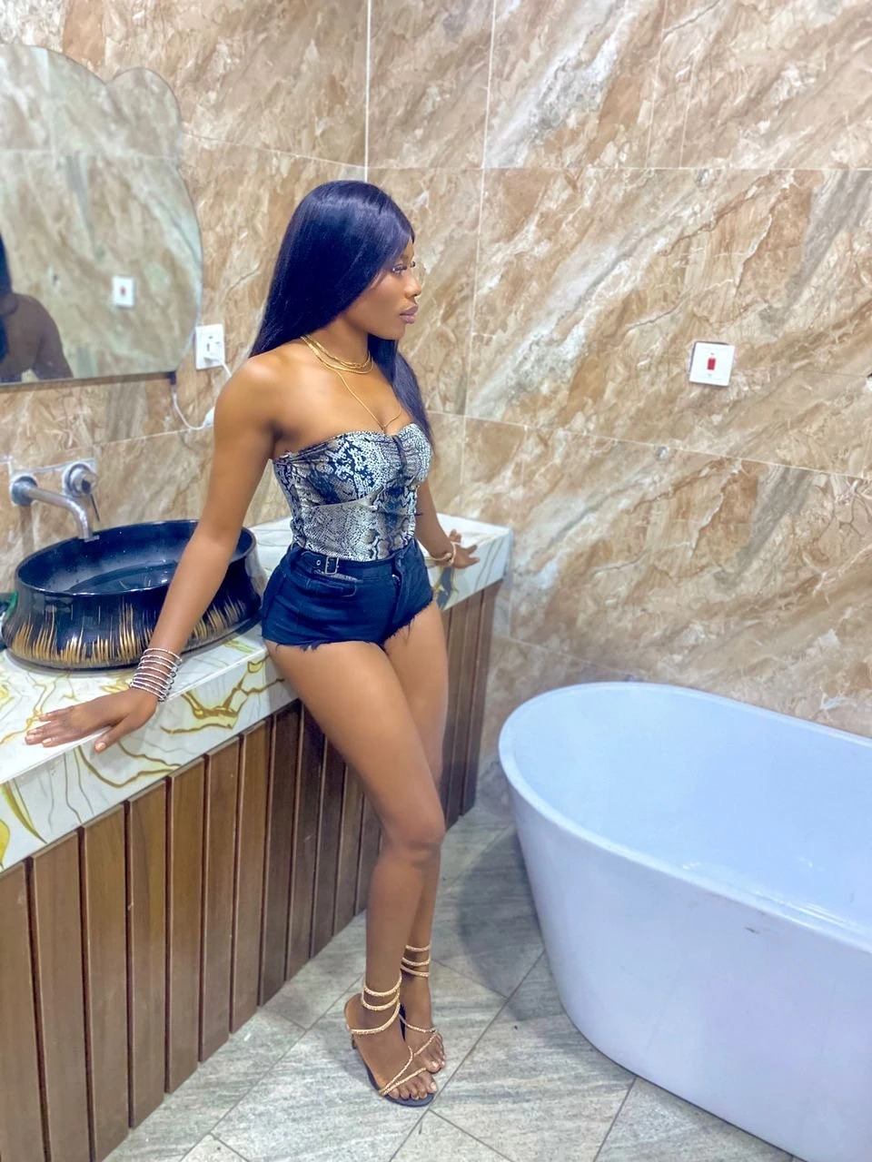 Ella Divas – Ghanaian escort in Cotonou — 5 / 7
