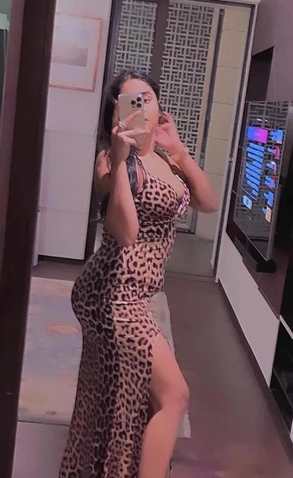 Female Escort Bangalore Call Girl Deepa – Indian escort in Bangalore — 2 / 3