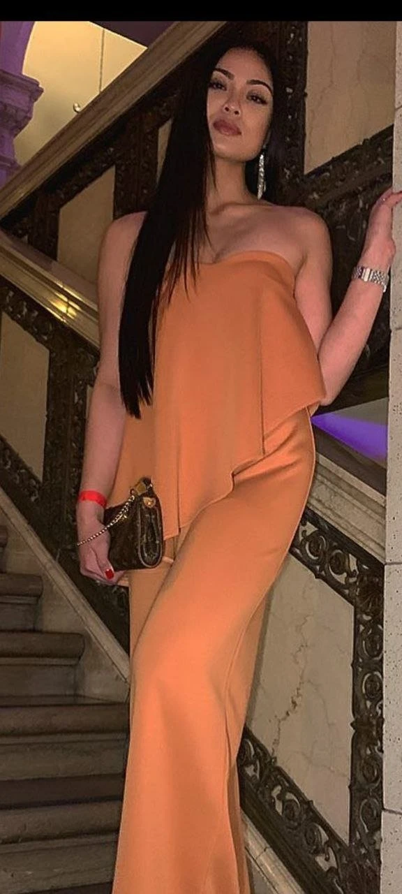 Anna – Czech escort in Hong Kong — 2 / 5