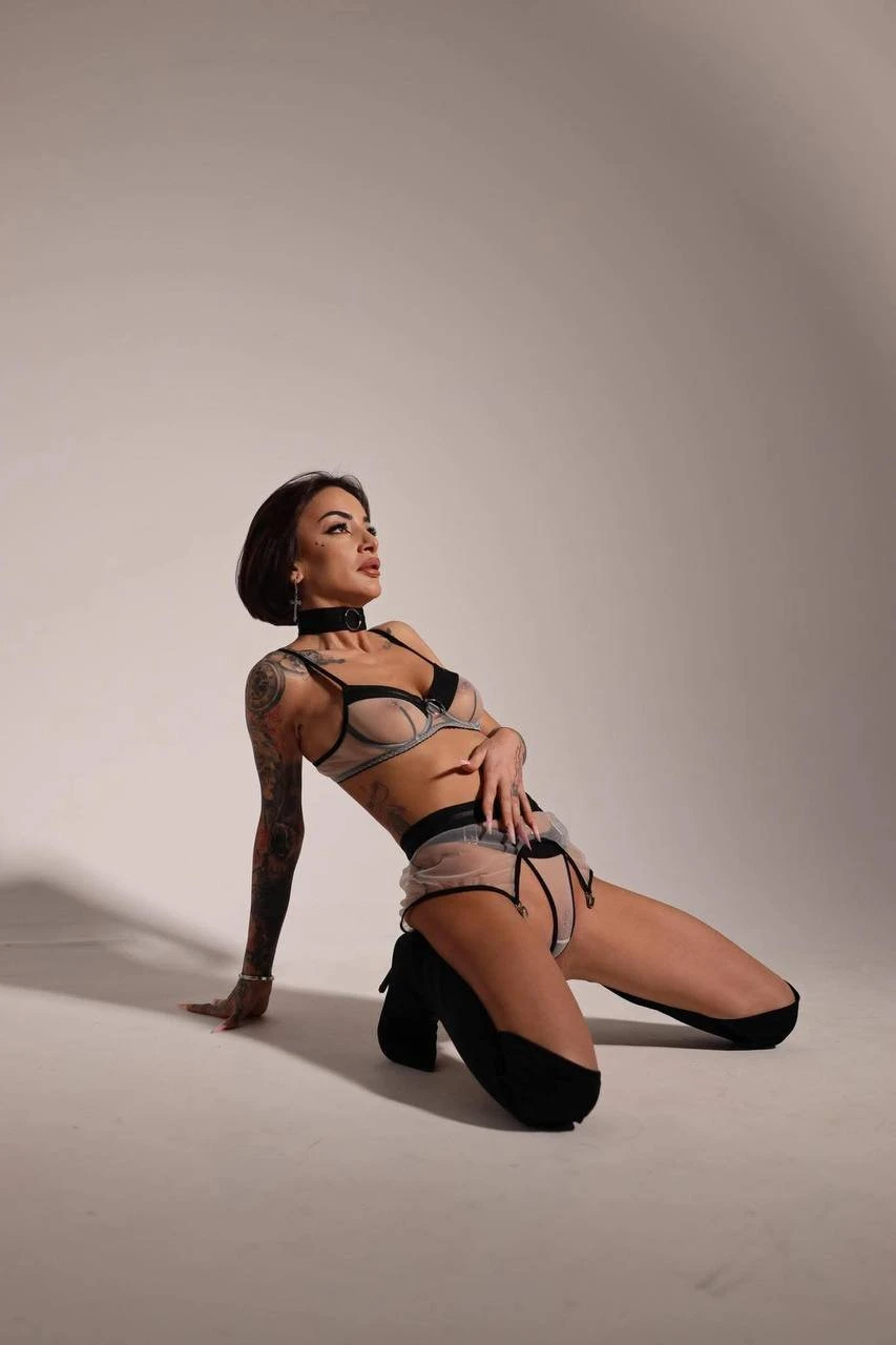Vivien Seed Swallower – Italian escort in Hong Kong — 3 / 7