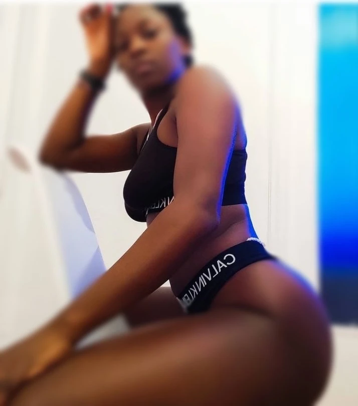 Sophia – Angolan escort in Bangalore — 4 / 5