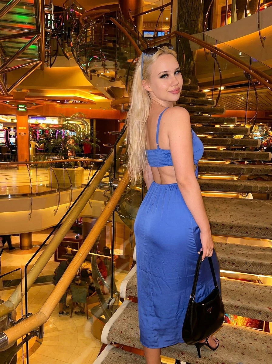Azaria – Russian escort in Hong Kong — 4 / 7