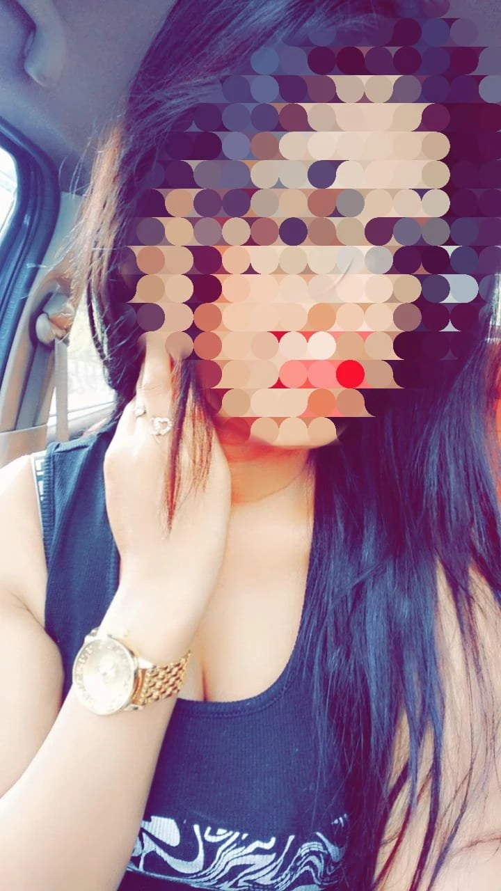 Roshani Real Meet and Cam Show – Indian escort in Chennai — 4 / 5