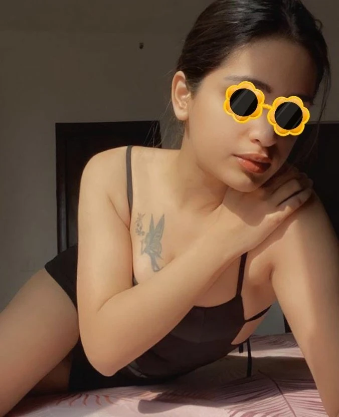 Ishika – Indian escort in Bangalore — 2 / 4