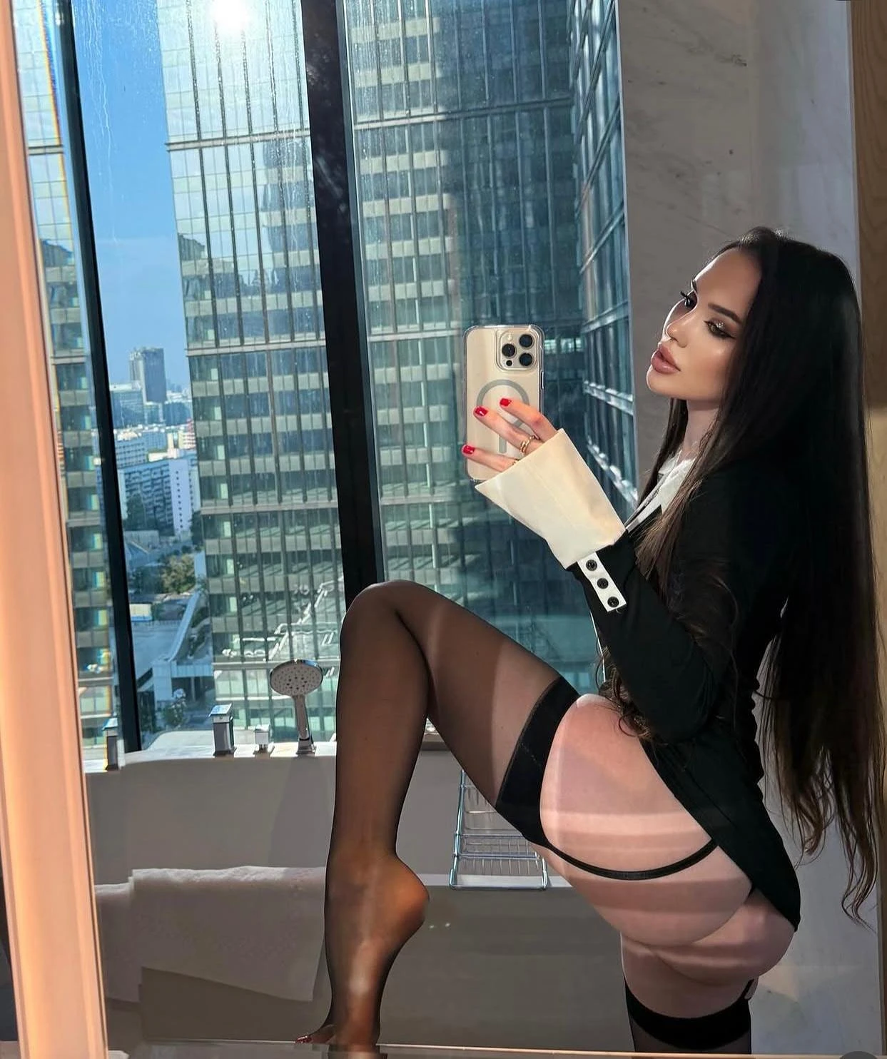 Evonne Prettiest Party Goer in Town – Australian escort in Hong Kong — 6 / 31