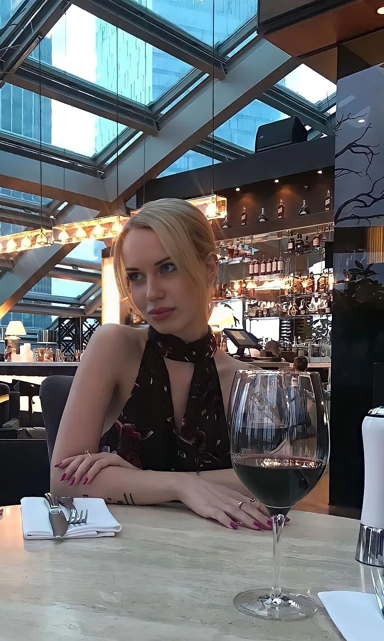 Eva – Russian escort in Hong Kong — 3 / 8