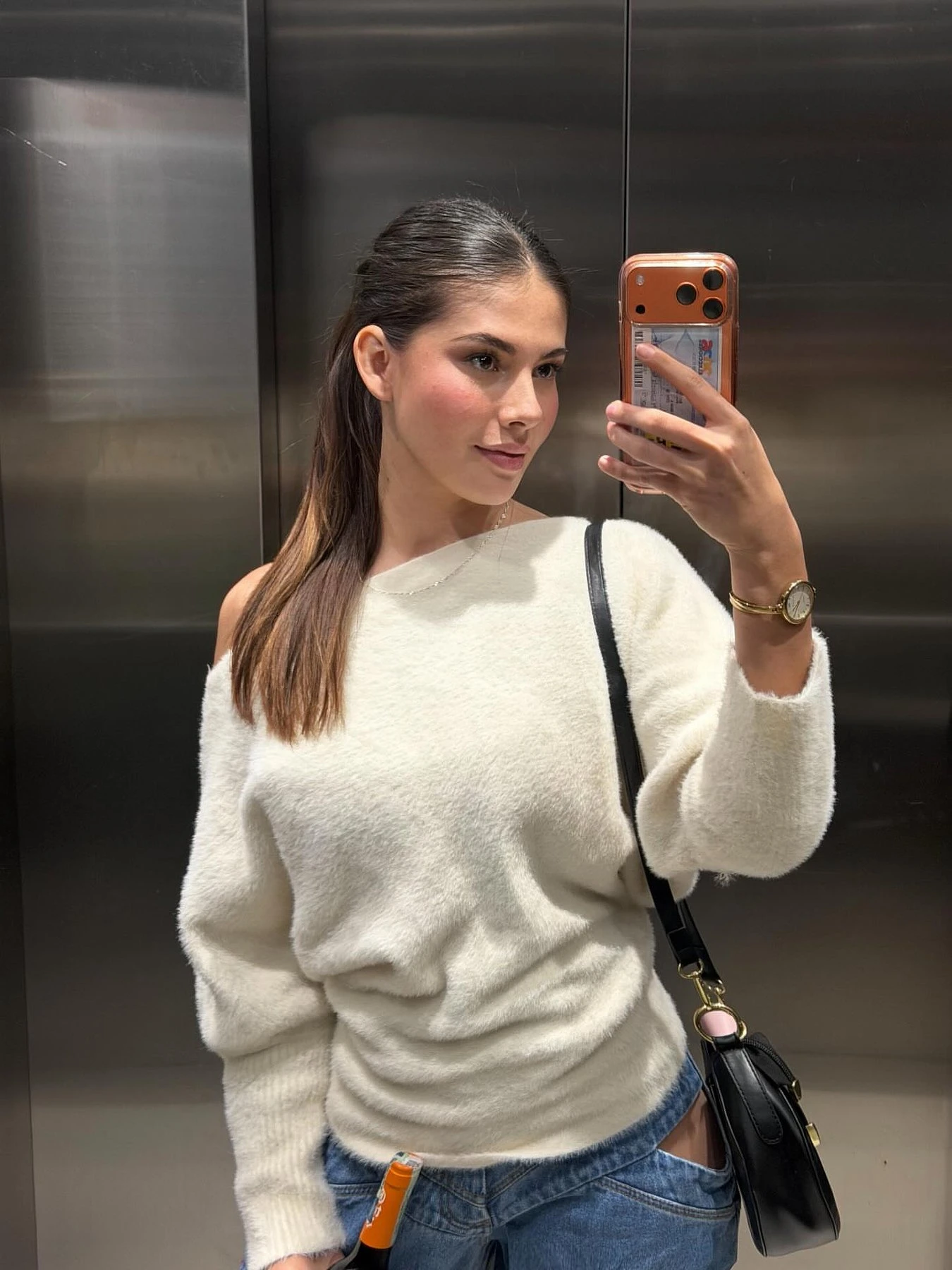 Amalia Party girl – Bolivian escort in Hong Kong — 4 / 5