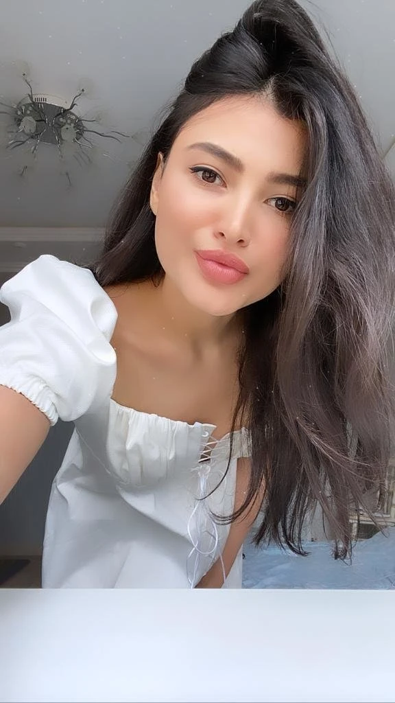 Milana – escort in Hong Kong — 3 / 4