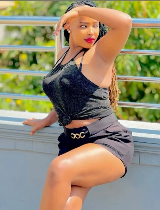 Queen – Kenyan adult performer in Chandigarh — 2 / 4
