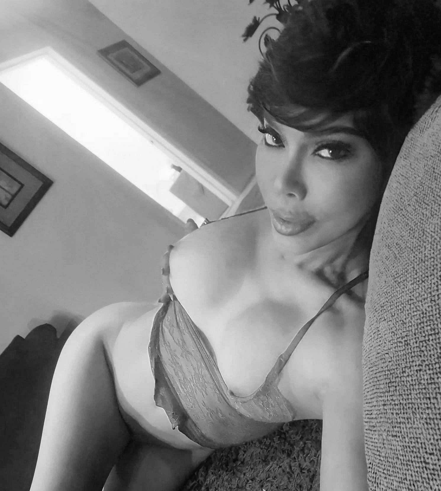 Allie Zeon available @ ONLYFANS – Canadian escort in Baku — 12 / 16