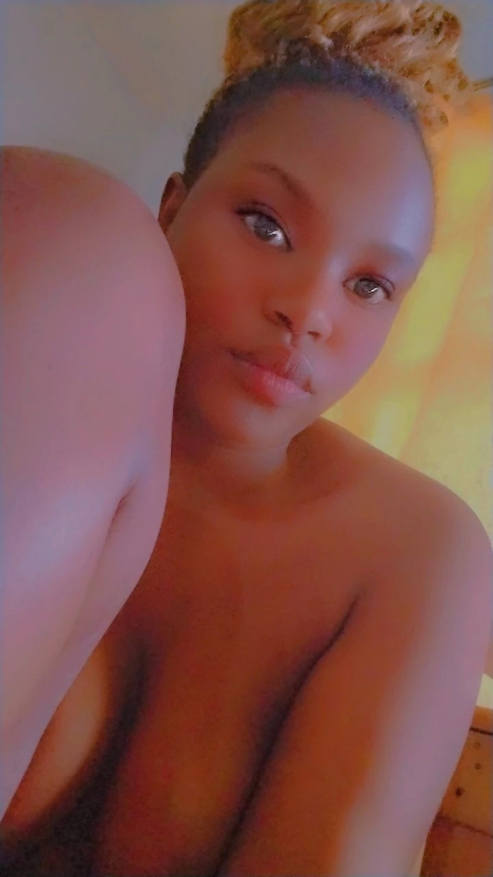 Hailey Halleys – Tanzanian escort in Candolim, Goa — 2 / 6