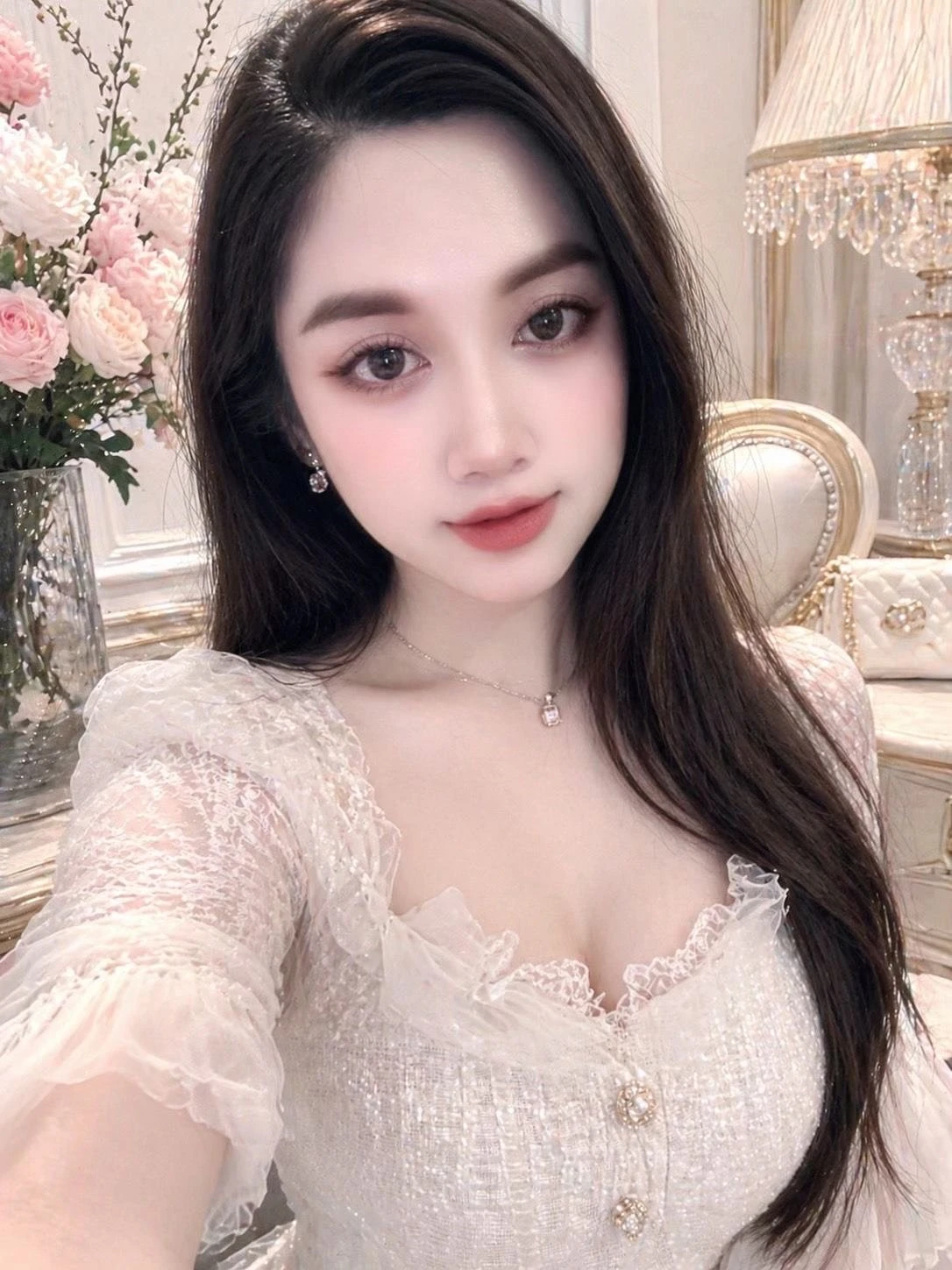 Saryly – Filipino escort in Tirana — 3 / 4