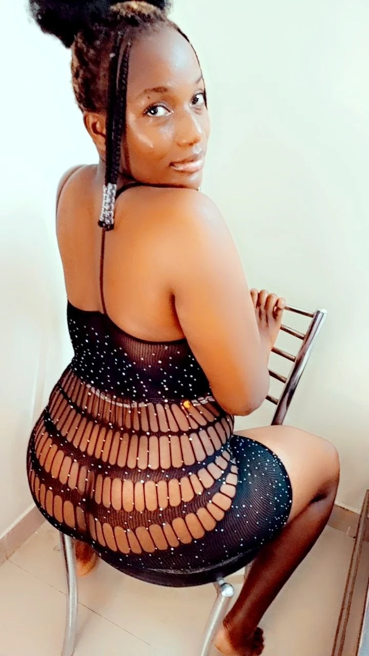 Green – South African escort in Chandigarh — 2 / 3