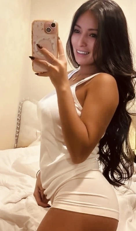 Anastasia Arriving – Cambodian escort in Hong Kong — 5 / 7