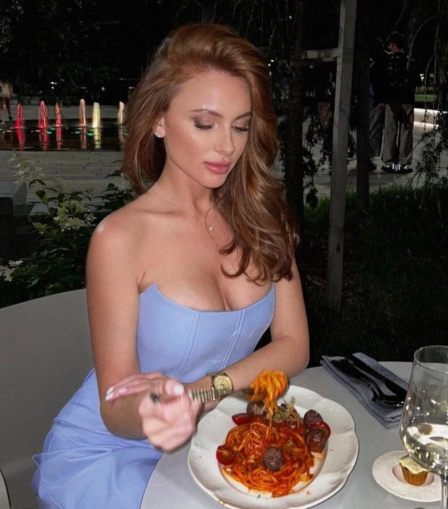 Nicole – Latvian escort in Hong Kong — 2 / 6
