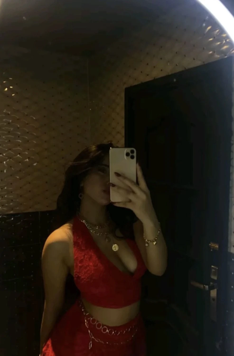 Riya – Indian escort in Ahmedabad — 4 / 5