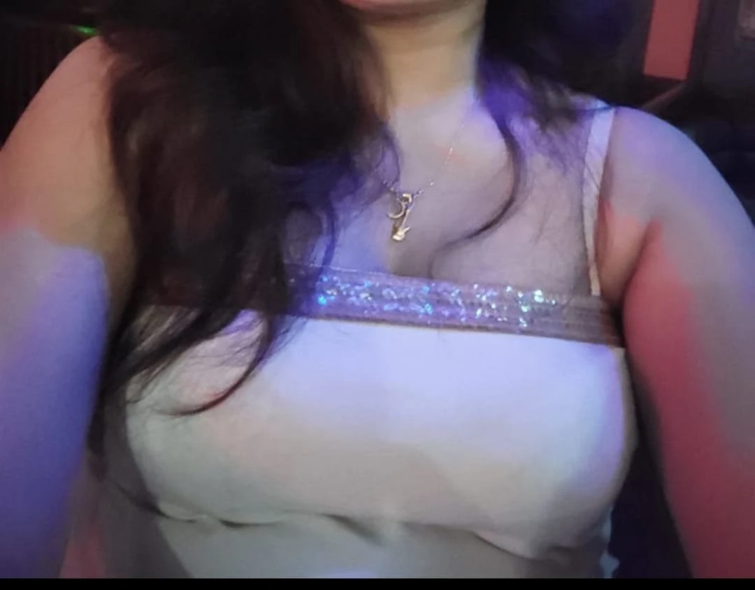 Nia – Indian escort in Bangalore — 4 / 5