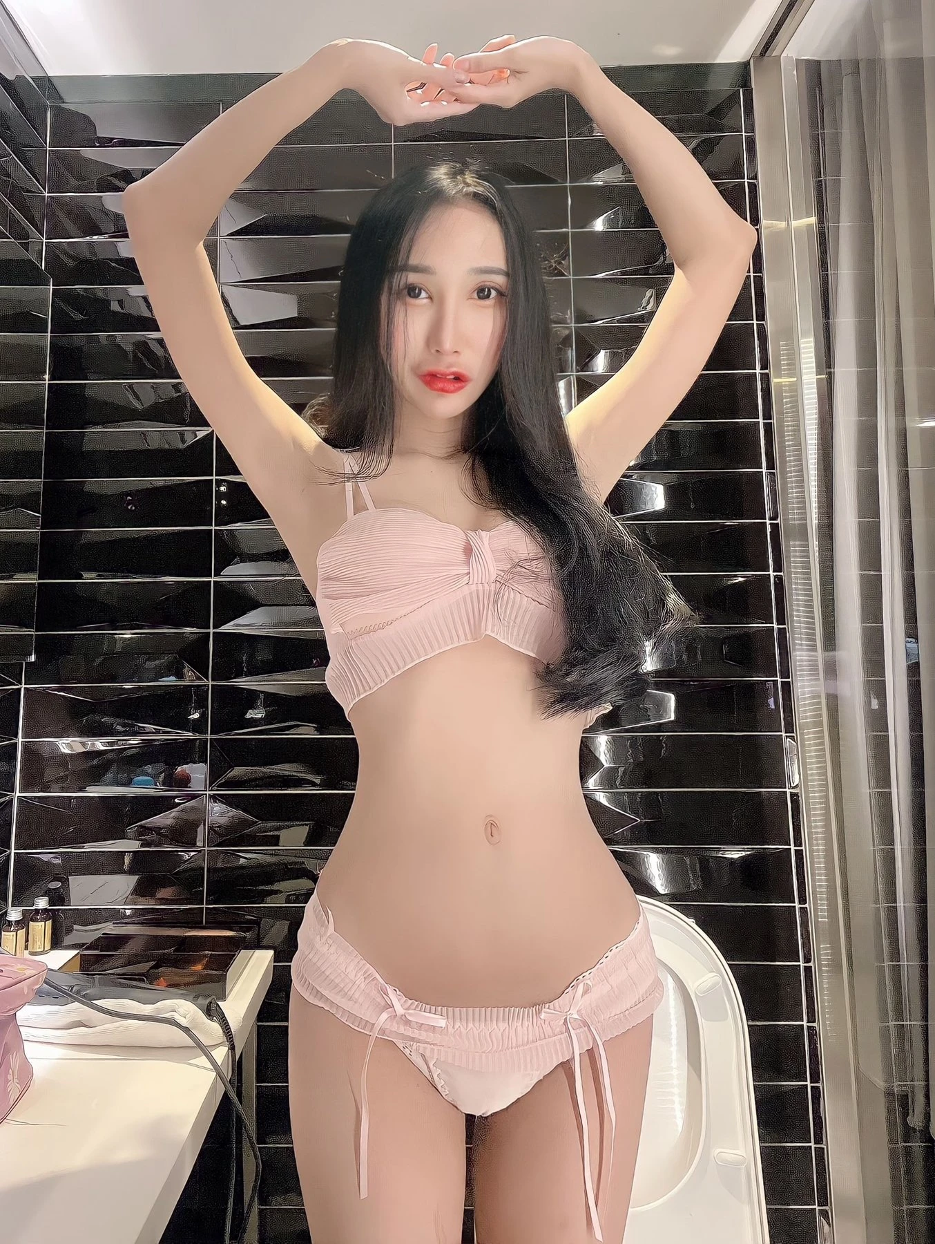 Kitty – Thai escort in Hong Kong — 4 / 6