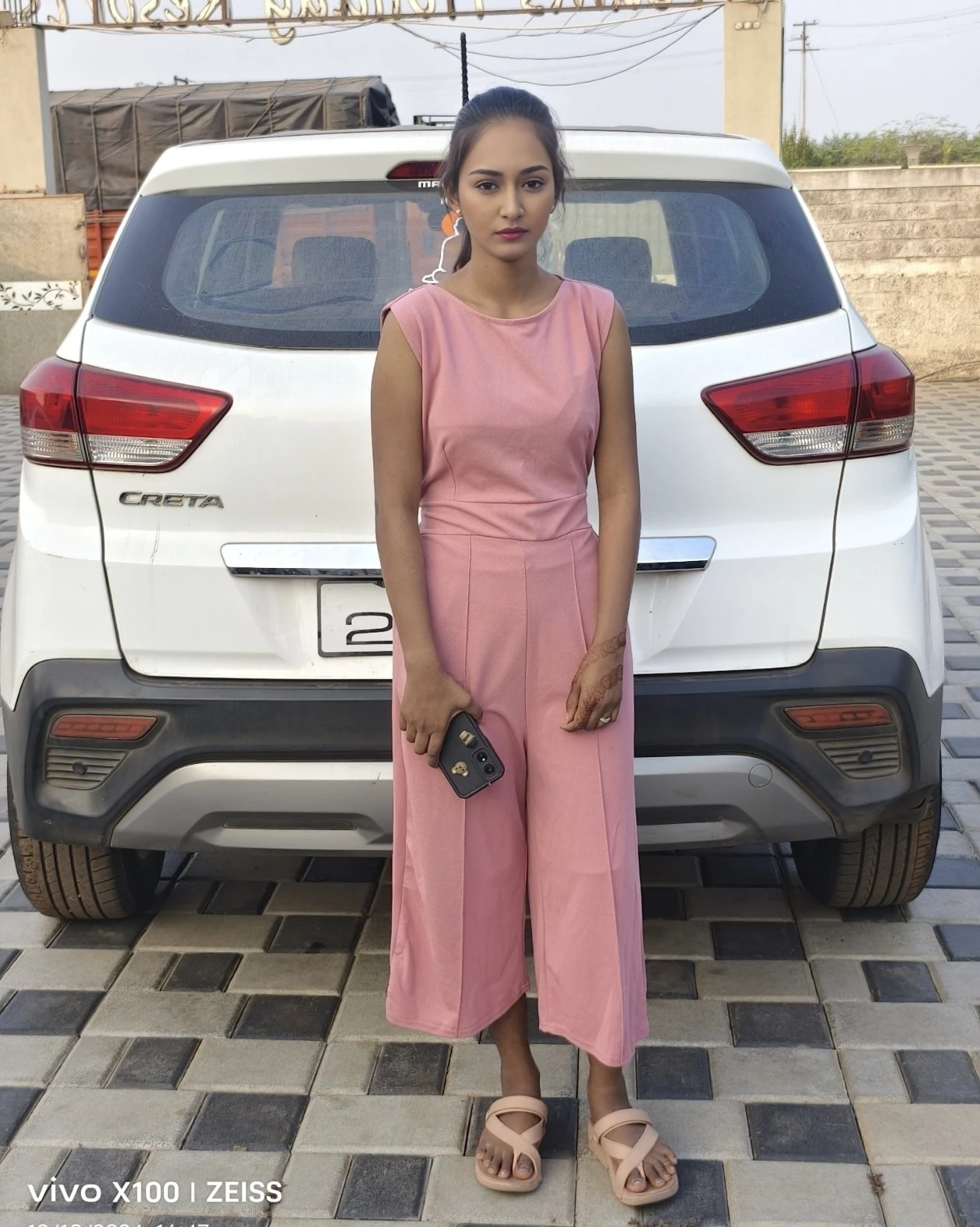 Kanishka Gupta – Indian escort in Ahmedabad — 2 / 4