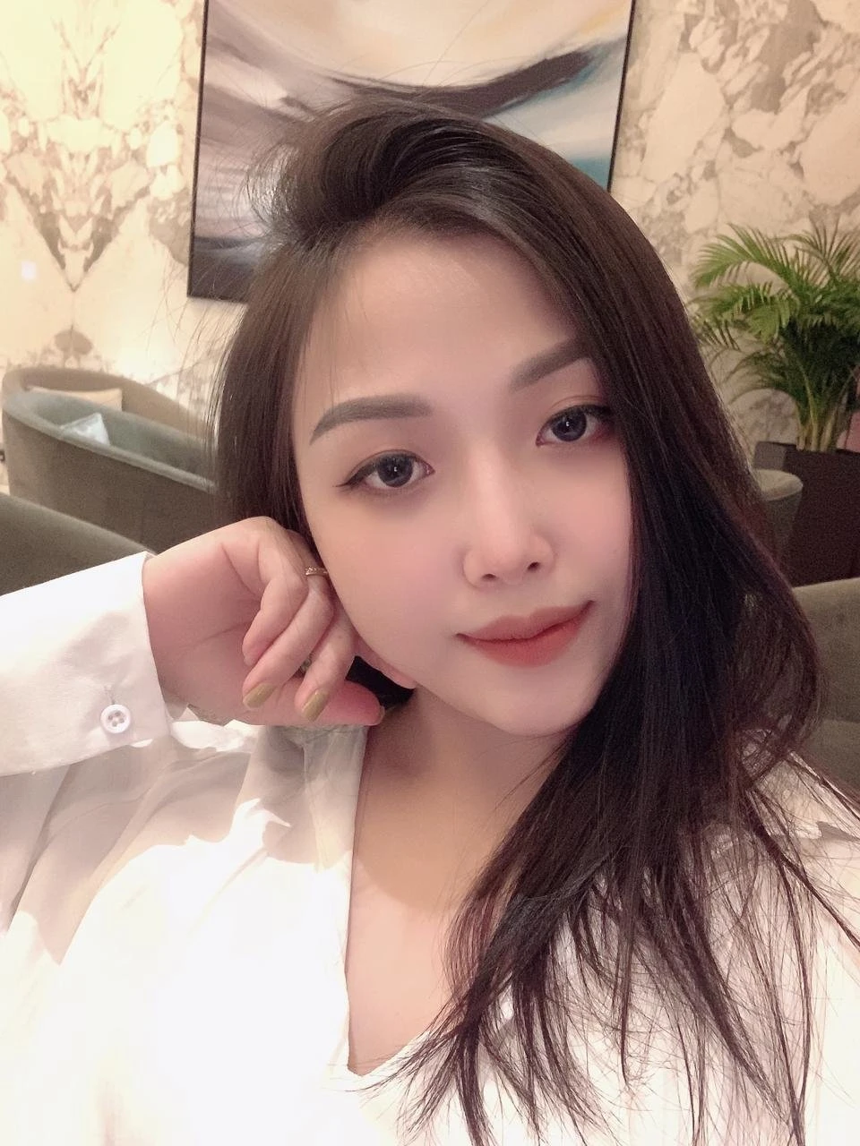 Emma – Vietnamese escort in Tirana — 5 / 6