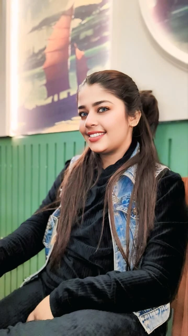 Aysha Angle – Indian escort in Ahmedabad — 7 / 13