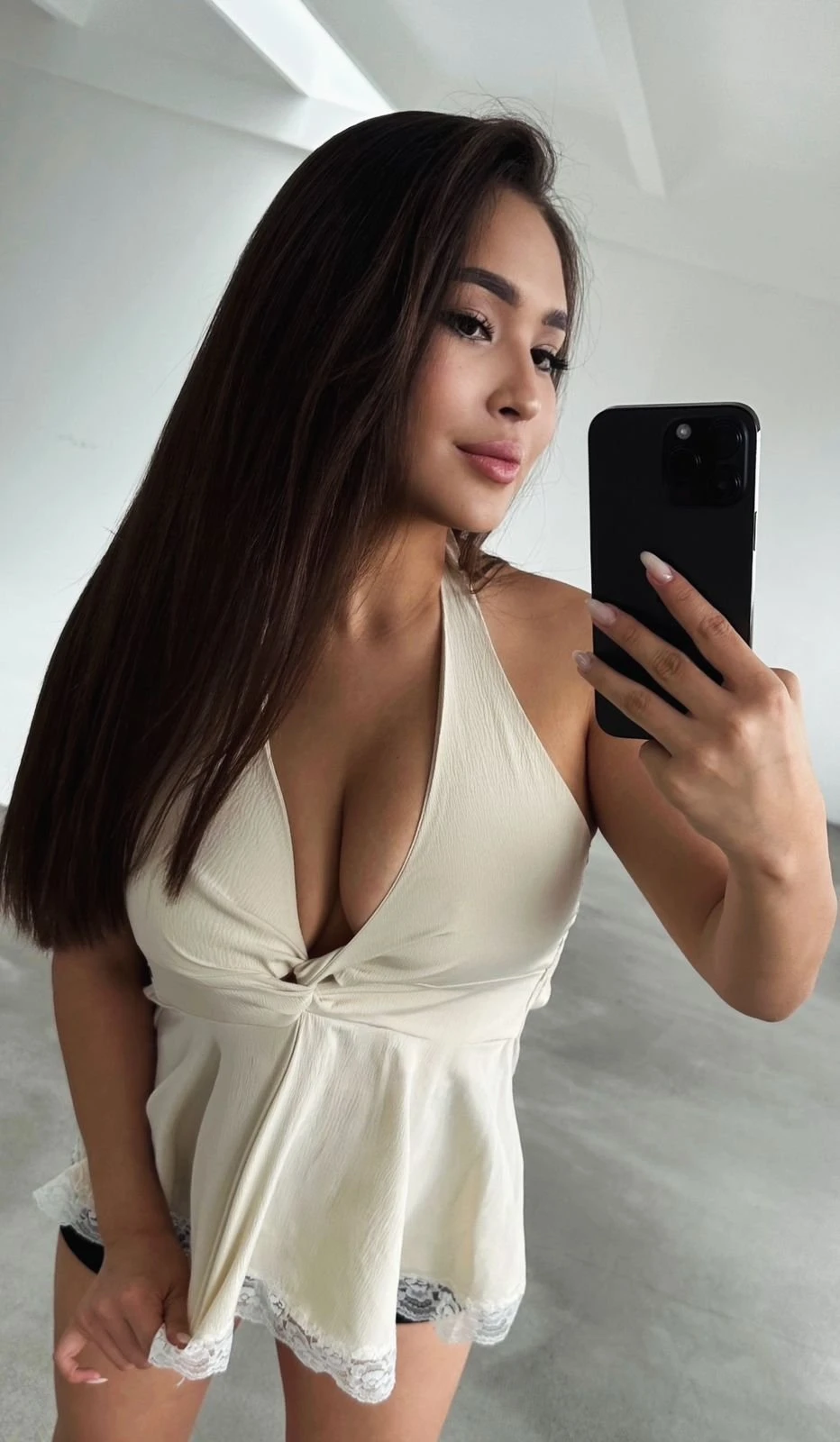 Karina – Kazakhstani escort in Yerevan — 2 / 8