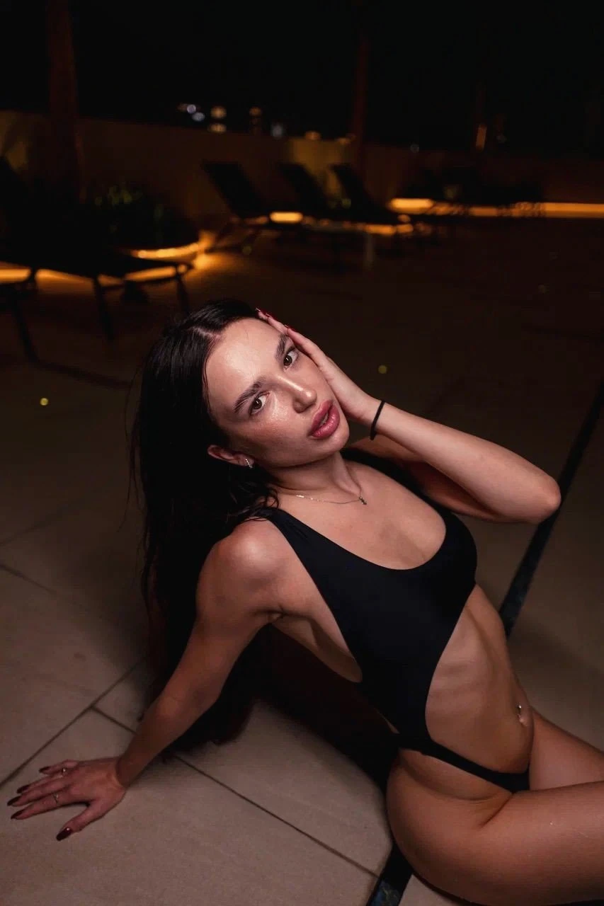 Amira Bottom Bitch – Russian escort in Hong Kong — 14 / 15