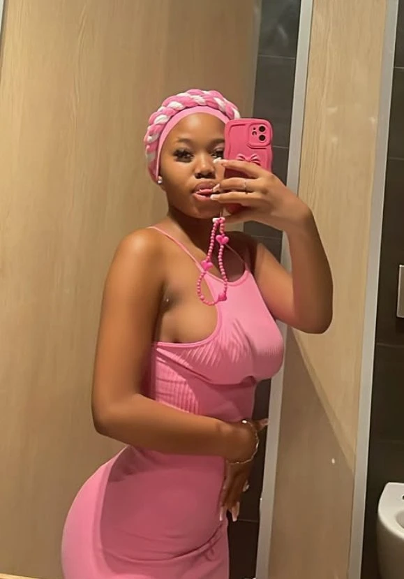 Hot girl in K R prum market – escort in Bangalore — 1 / 4