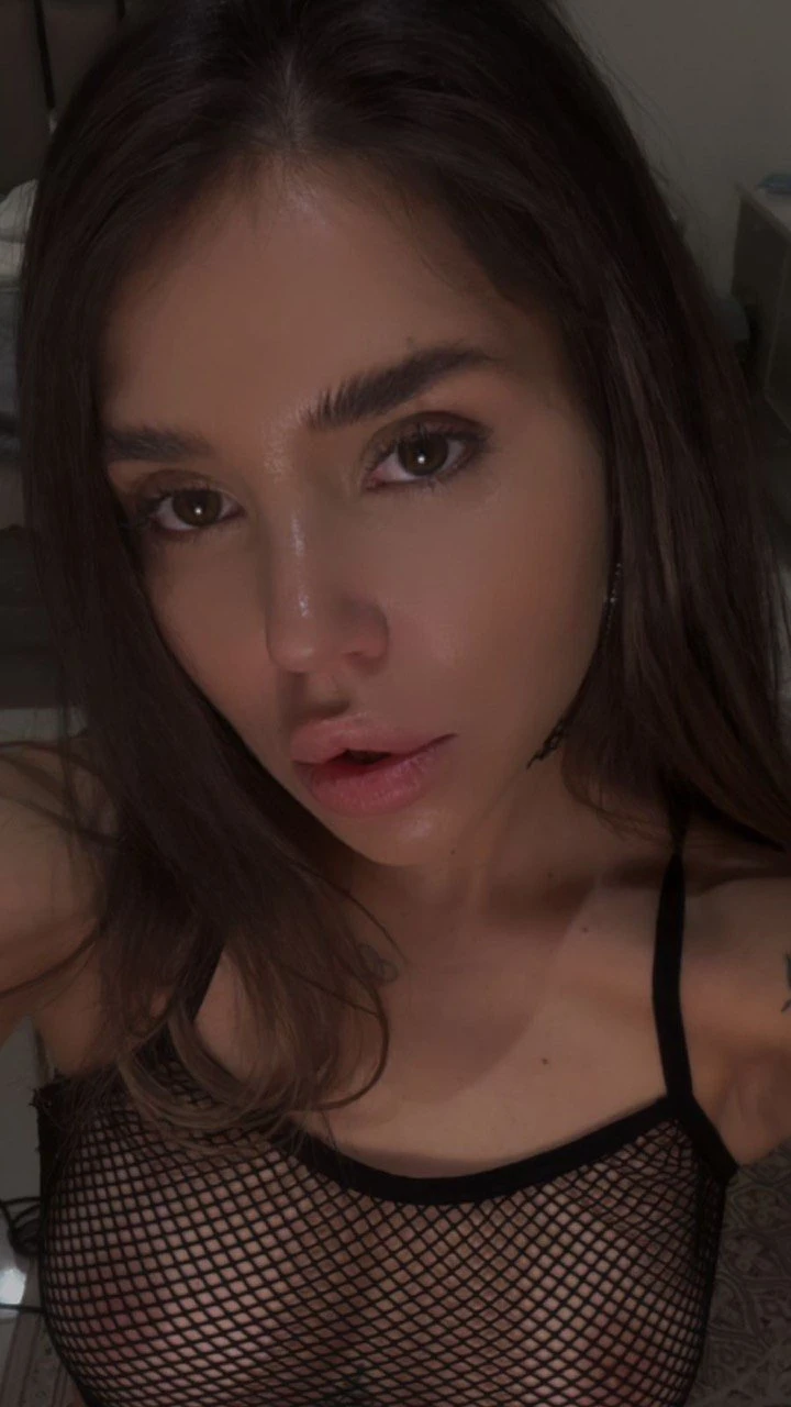 Niki – Russian escort in Hong Kong — 2 / 6