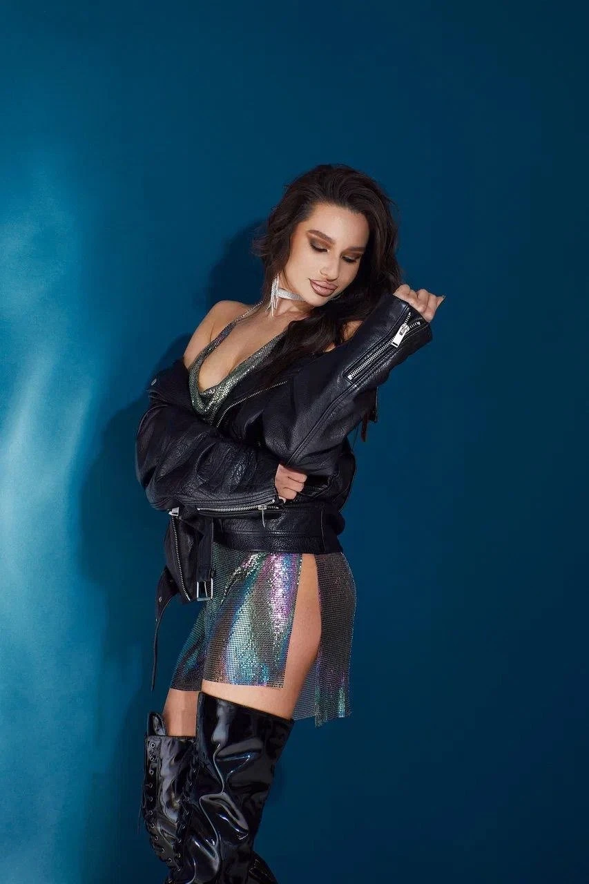Lina Midnight Fantasy – Russian escort in Hong Kong — 3 / 9