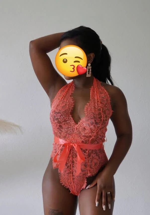 Raina – South African escort in Chennai — 1 / 3