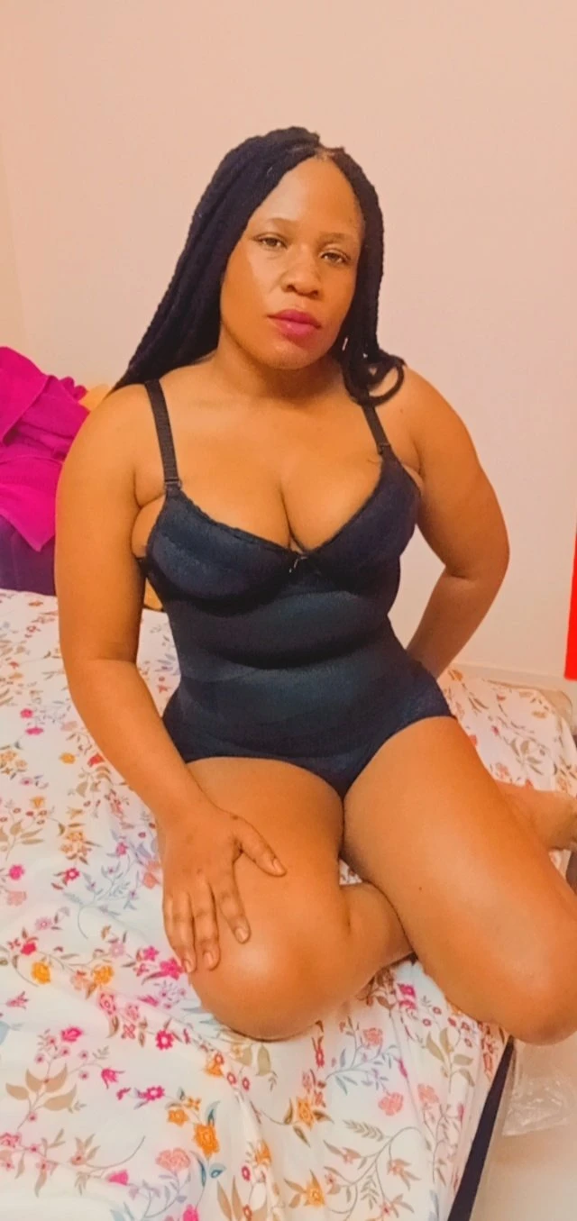 Horny sexy Hannah – Eritrean escort in Bangalore — 2 / 5