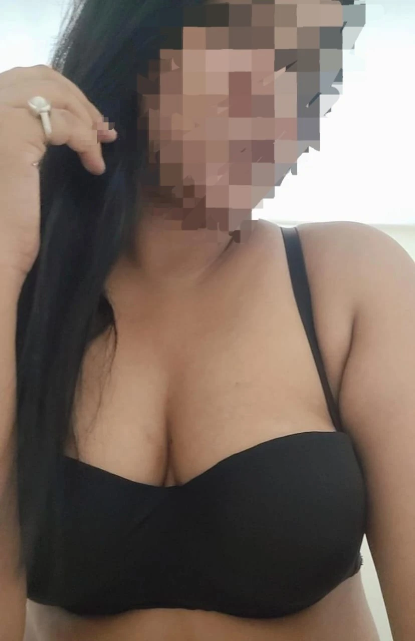Tina – Indian companion in Bangalore — 2 / 4