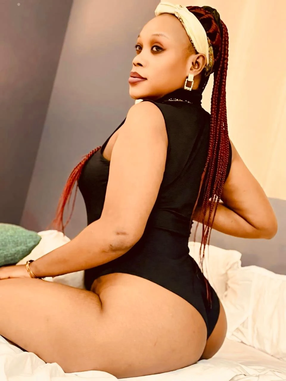 Rihanna Sex video calls now – Congolese escort in Bangalore — 4 / 12
