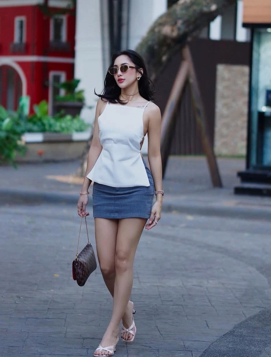 Maria – escort in Hong Kong — 4 / 5