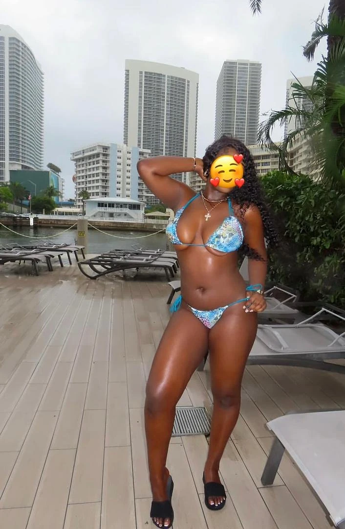 Coco – Cameroonian escort in Cotonou — 2 / 3