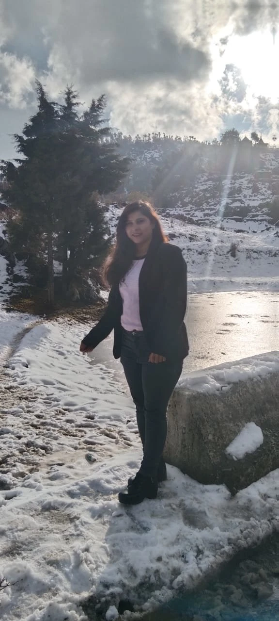 Radhika Most Popular Bangalore Call Girl – Indian escort in Bangalore — 3 / 8