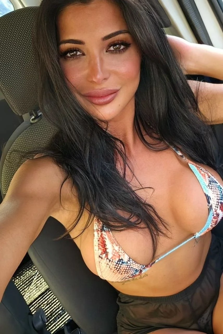 Sabrina – escort in Hong Kong — 5 / 6