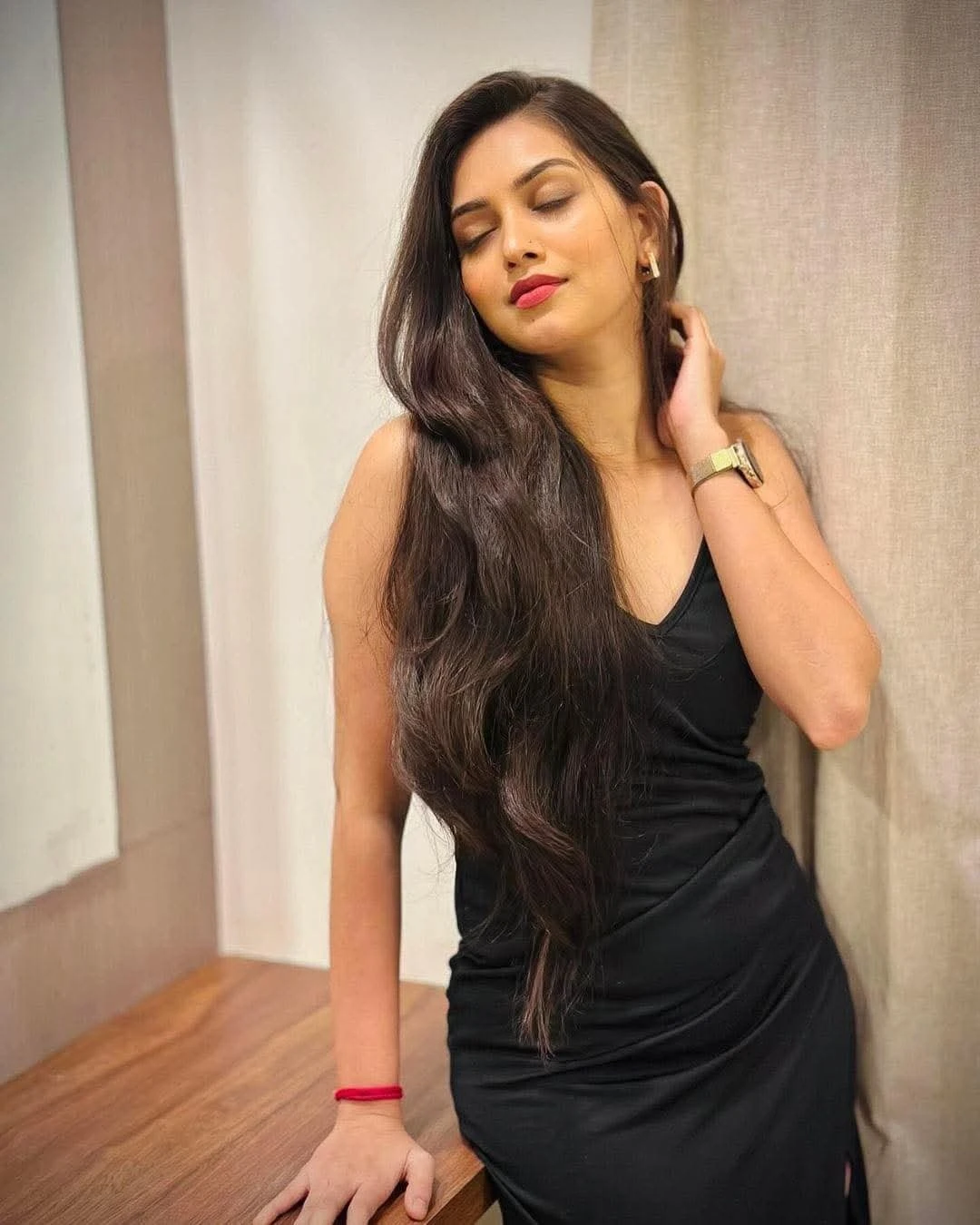 Sanjana Dube – Indian escort in Bangalore — 2 / 4