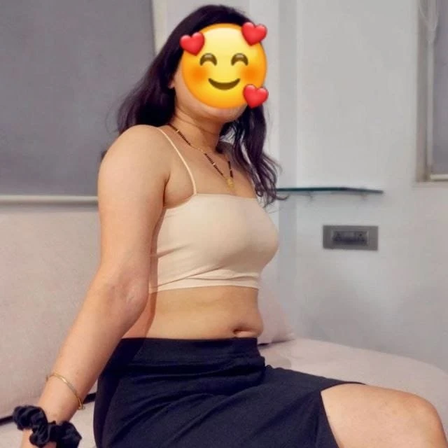 PRIYA CAM & REAL MEET – Indian escort in Bangalore — 2 / 7