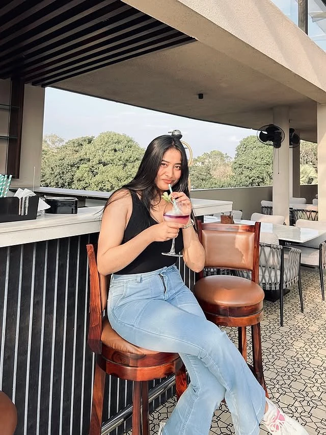Ankita – Indian escort in Bangalore — 4 / 5
