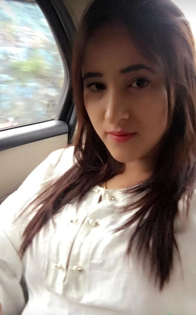 Nitu Rani Real Meet and Cam Show – Indian escort in Bangalore — 3 / 4