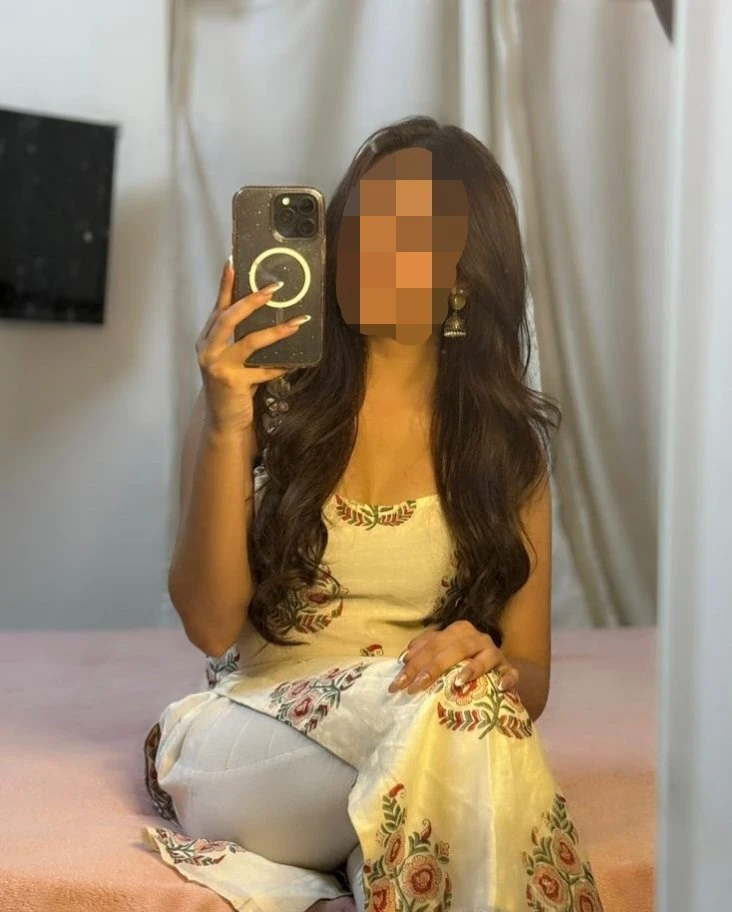 Salini Cam Show and Real Meet – Indian escort in Ahmedabad — 1 / 5