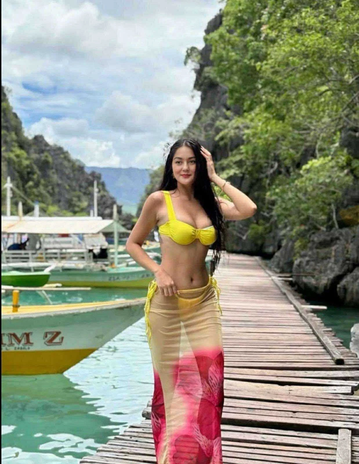 Amber in Town – American escort in Hong Kong — 3 / 4