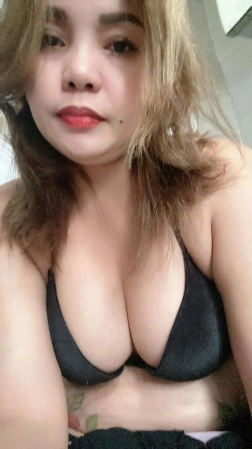 Chris – Filipino escort in Hong Kong — 2 / 3