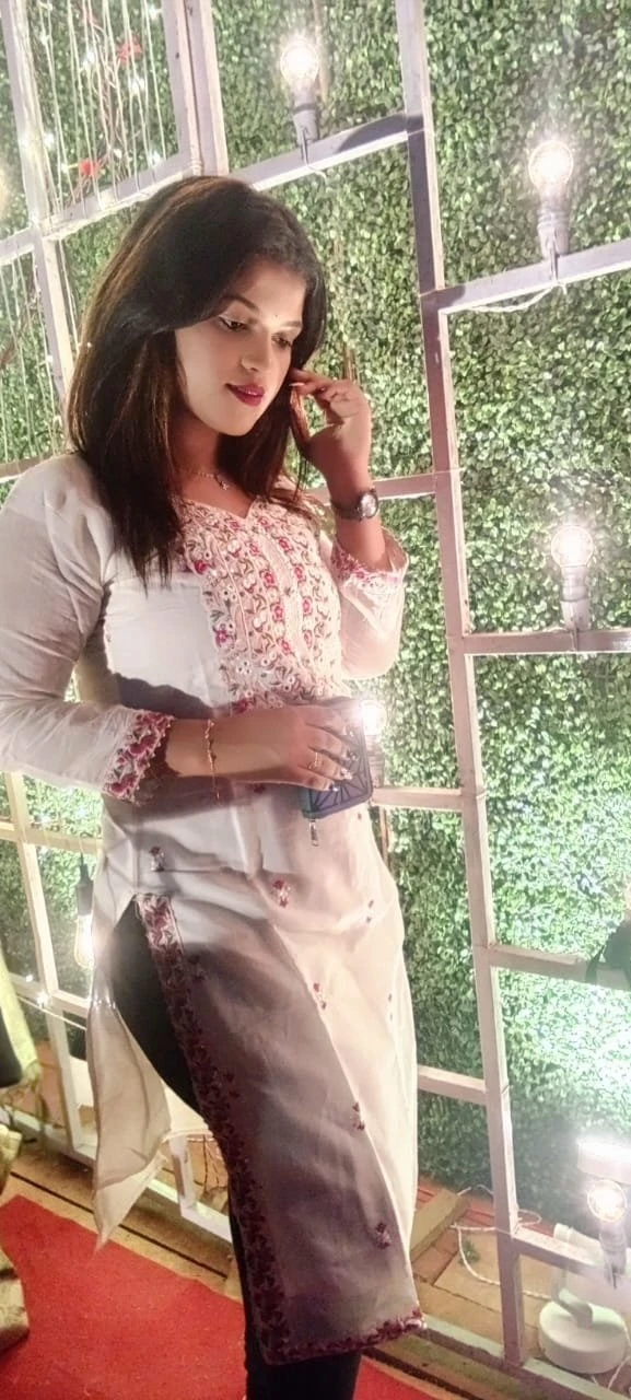 Diya dutta hand payment – Indian escort in Bangalore — 4 / 5